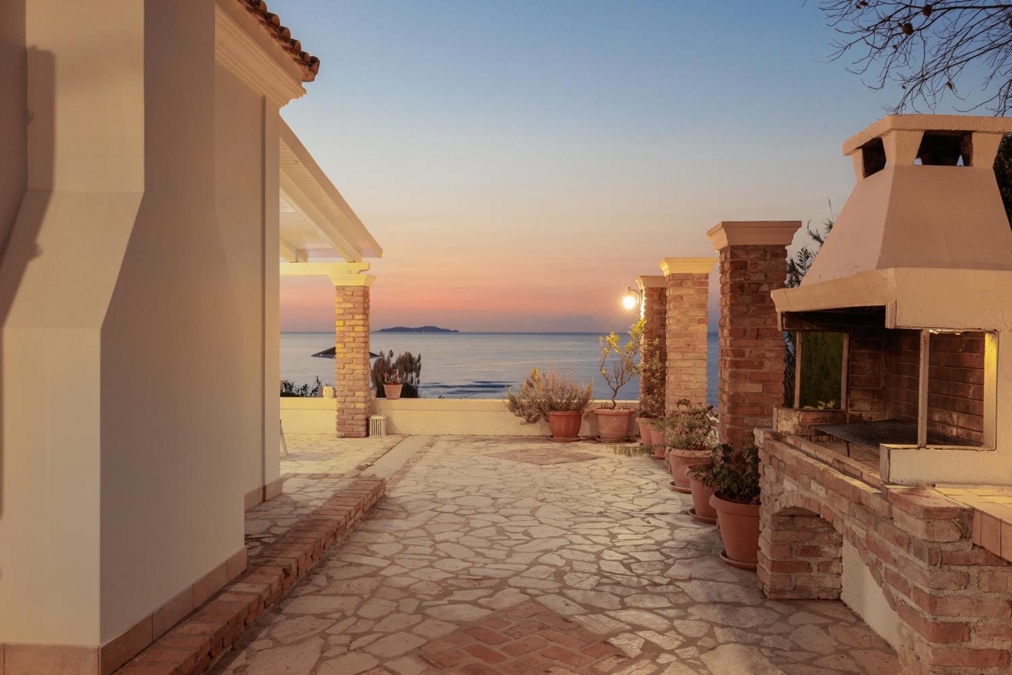 Beachfront Villa Dionysos - With Private Beach Sidari  Exterior photo