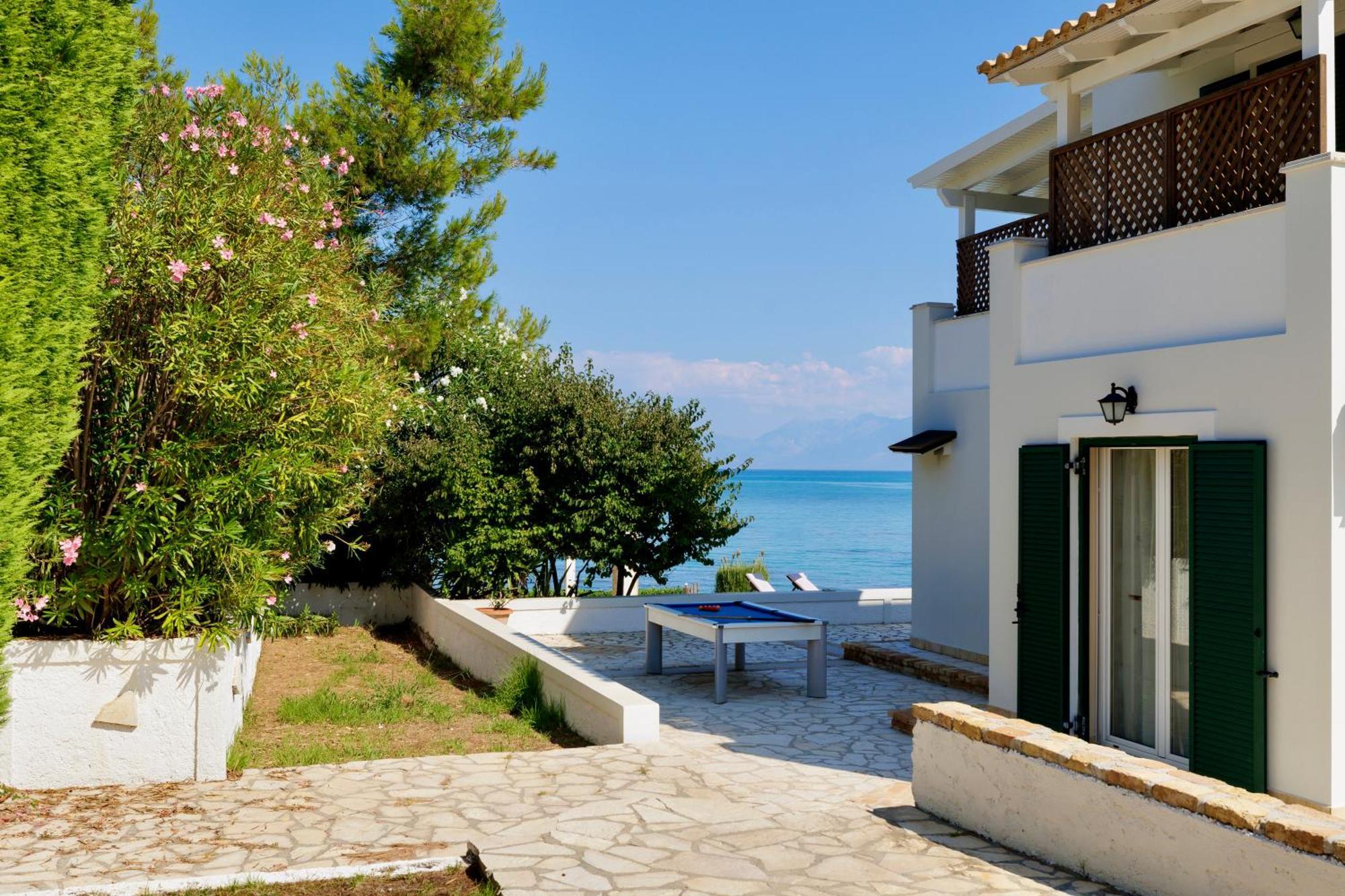 Beachfront Villa Dionysos - With Private Beach Sidari  Exterior photo