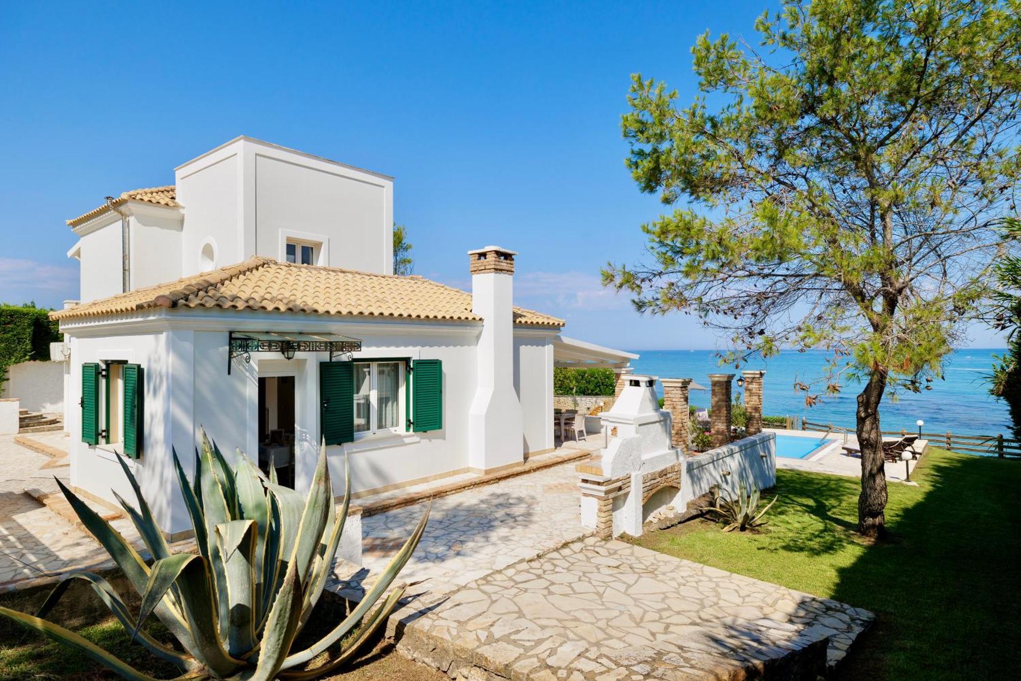 Beachfront Villa Dionysos - With Private Beach Sidari  Exterior photo